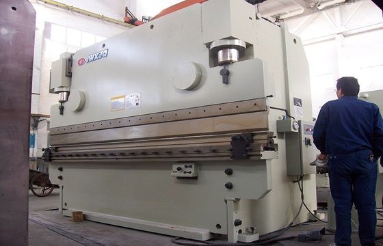 Estun E10 200 Ton press brake metal plate bending machine for truck carriage